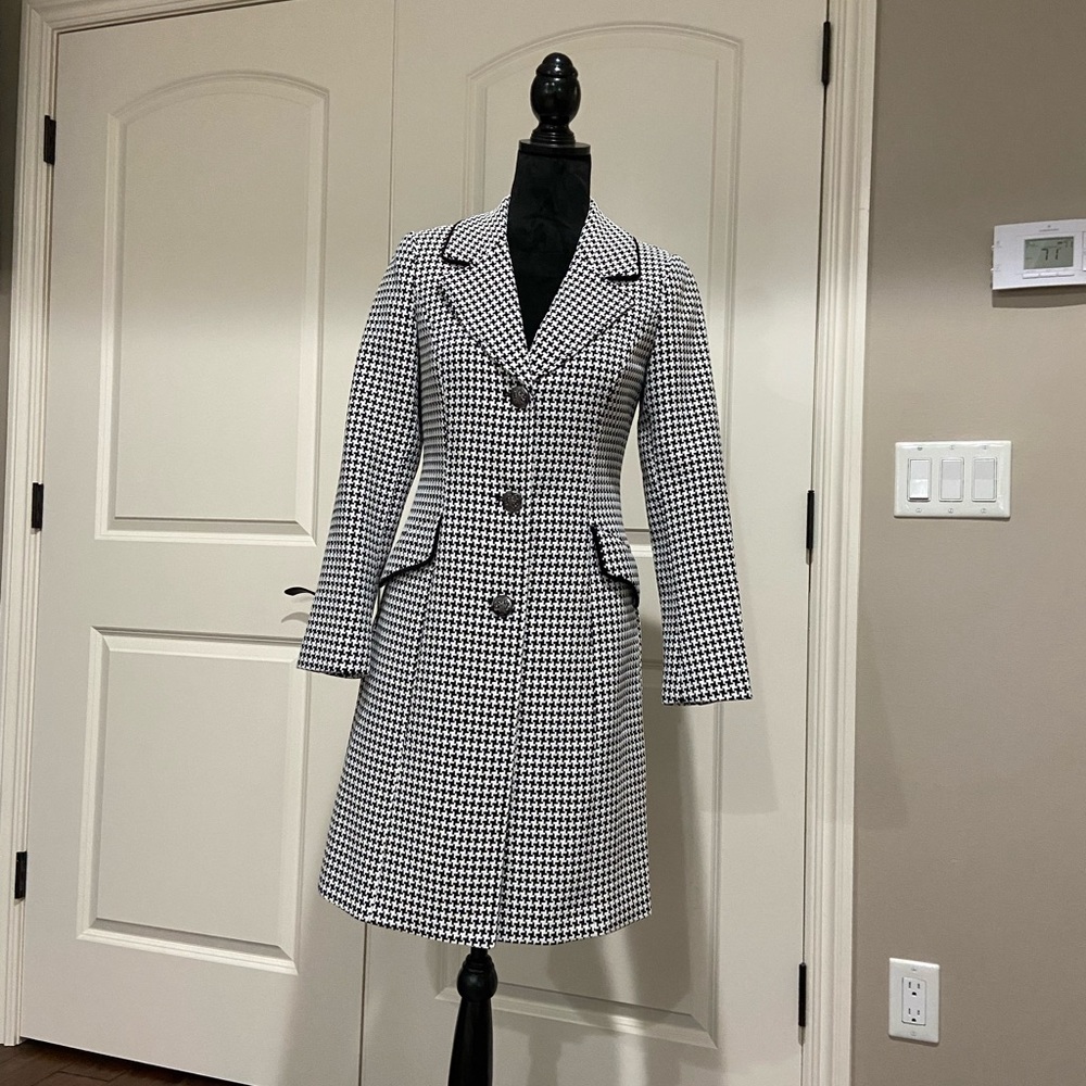 White House Black Market topper blazer. Herringbone black and white. Xxs NWT